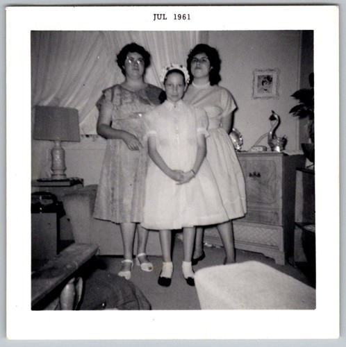 Vtg snapshot three girls - vtg, b&w